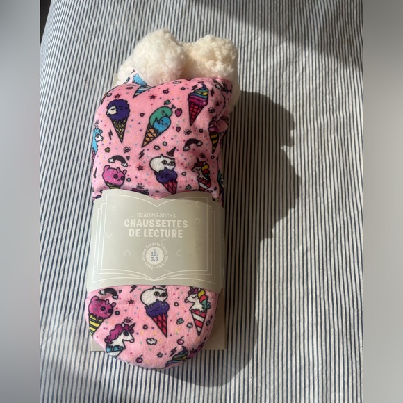 Hi, selling these lovely socks for kids in size US 12. - Picture 3 of 7